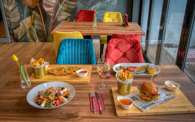 Rasoi Junction — Restaurant & QSR